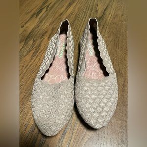 Skechers Cleo - Memory Foam Stretch Fit flats Womens size 10 Tan color.